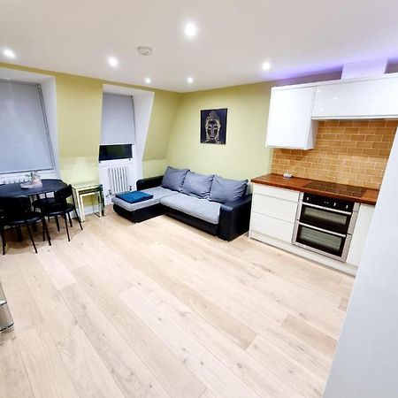 Stylish London Apartment With Terrace & Parking Exteriör bild