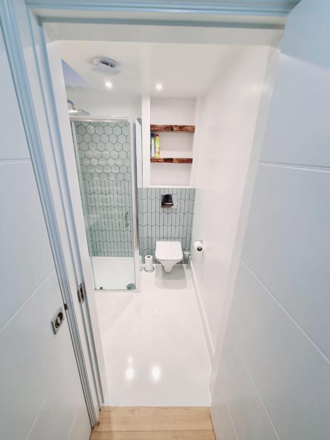 Stylish London Apartment With Terrace & Parking Exteriör bild
