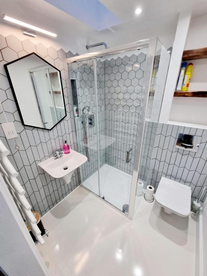 Stylish London Apartment With Terrace & Parking Exteriör bild