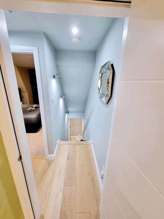 Stylish London Apartment With Terrace & Parking Exteriör bild