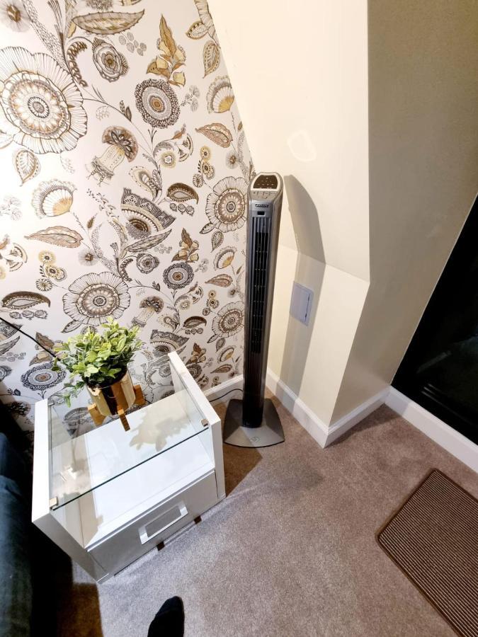 Stylish London Apartment With Terrace & Parking Exteriör bild